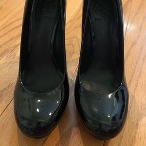 Tory Burch Black Pumps- T Back